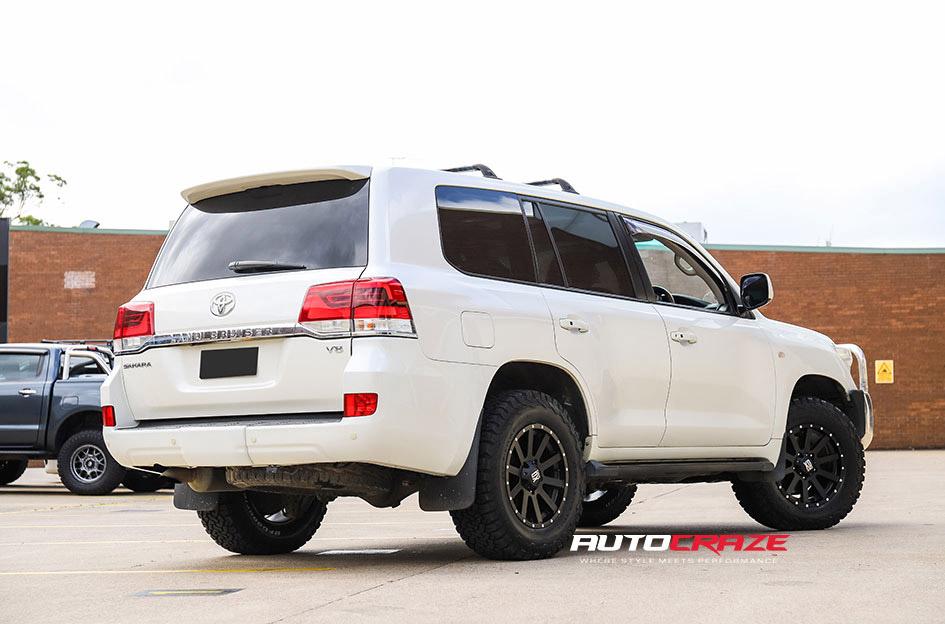 TOYOTA LANDCRUSIER HEIST SATIN BLACK